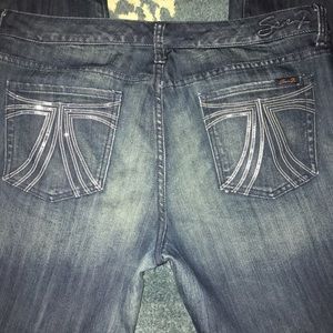 Seven jeans, super comfy and sexy! Has stretch!
